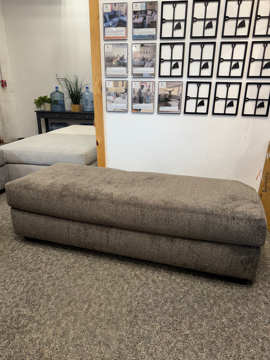 Hotdog ottoman