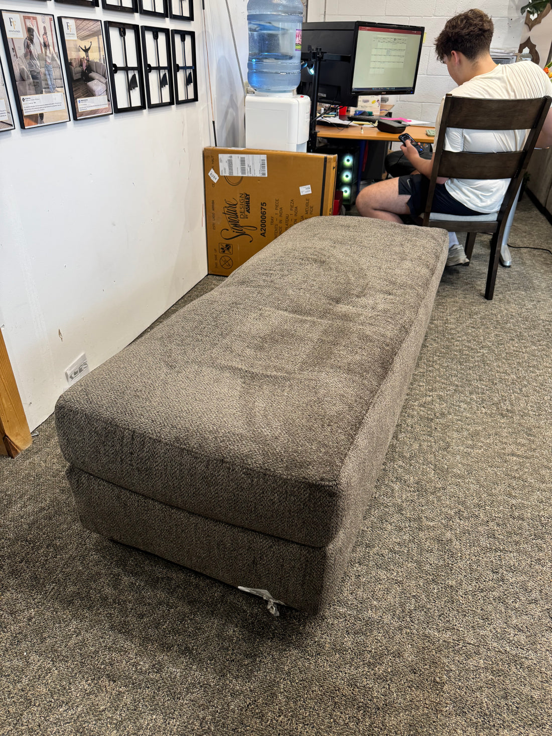 Hotdog ottoman