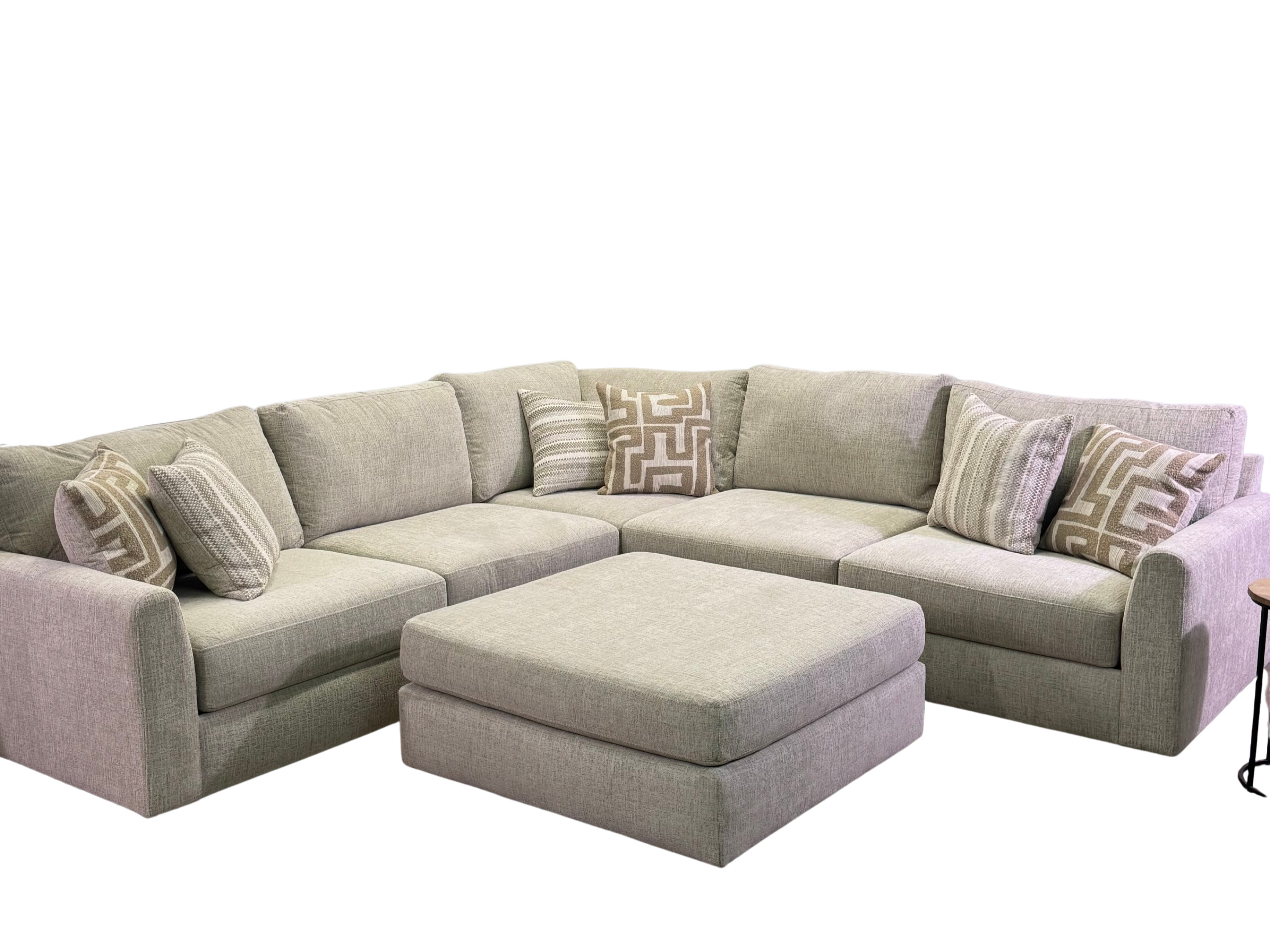 Avery Modular Sectional In Cream (Customizable)