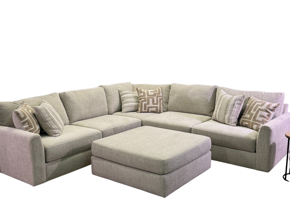 Avery Modular Sectional In Cream (Customizable)