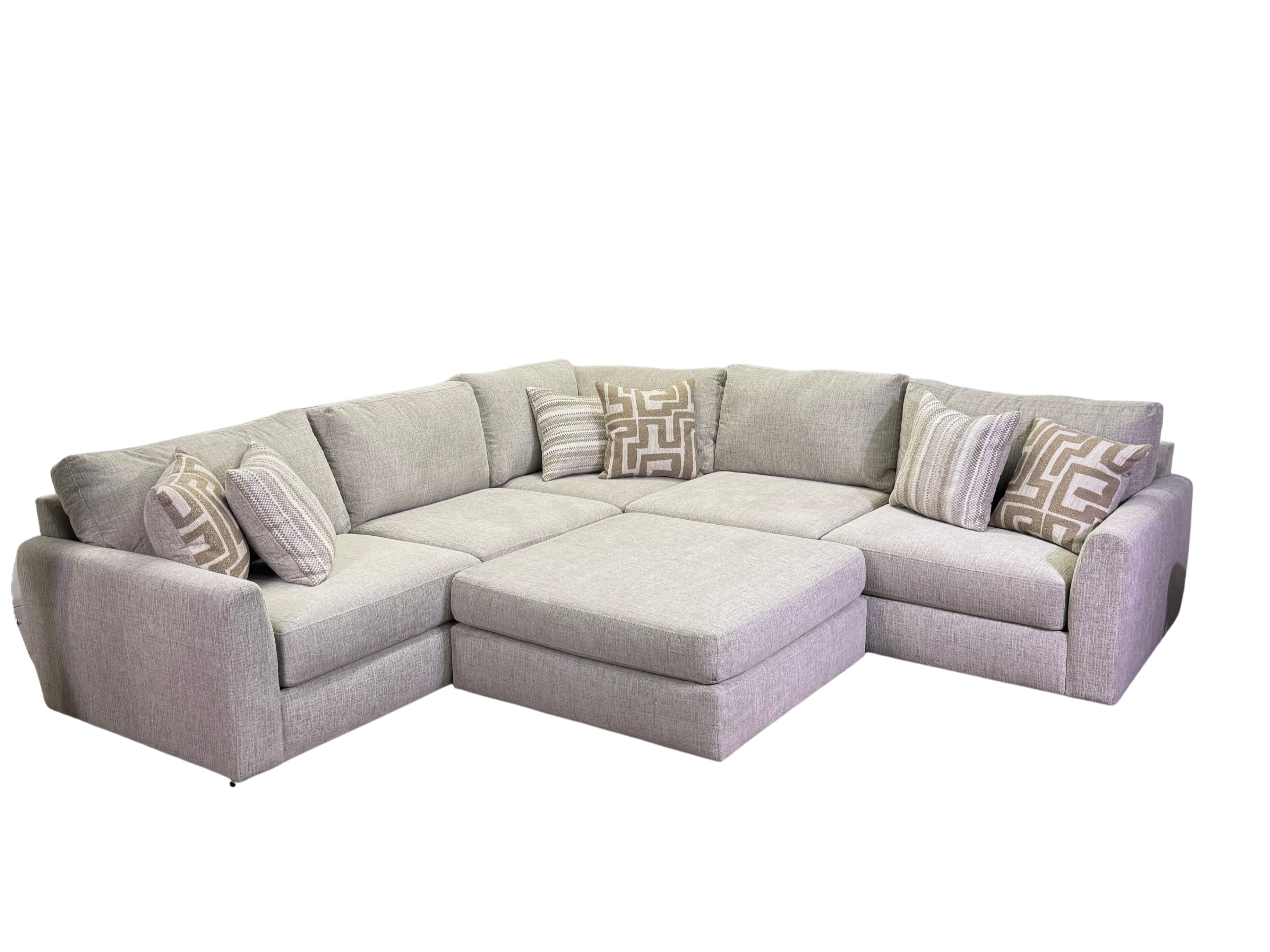 Avery Modular Sectional In Cream (Customizable)