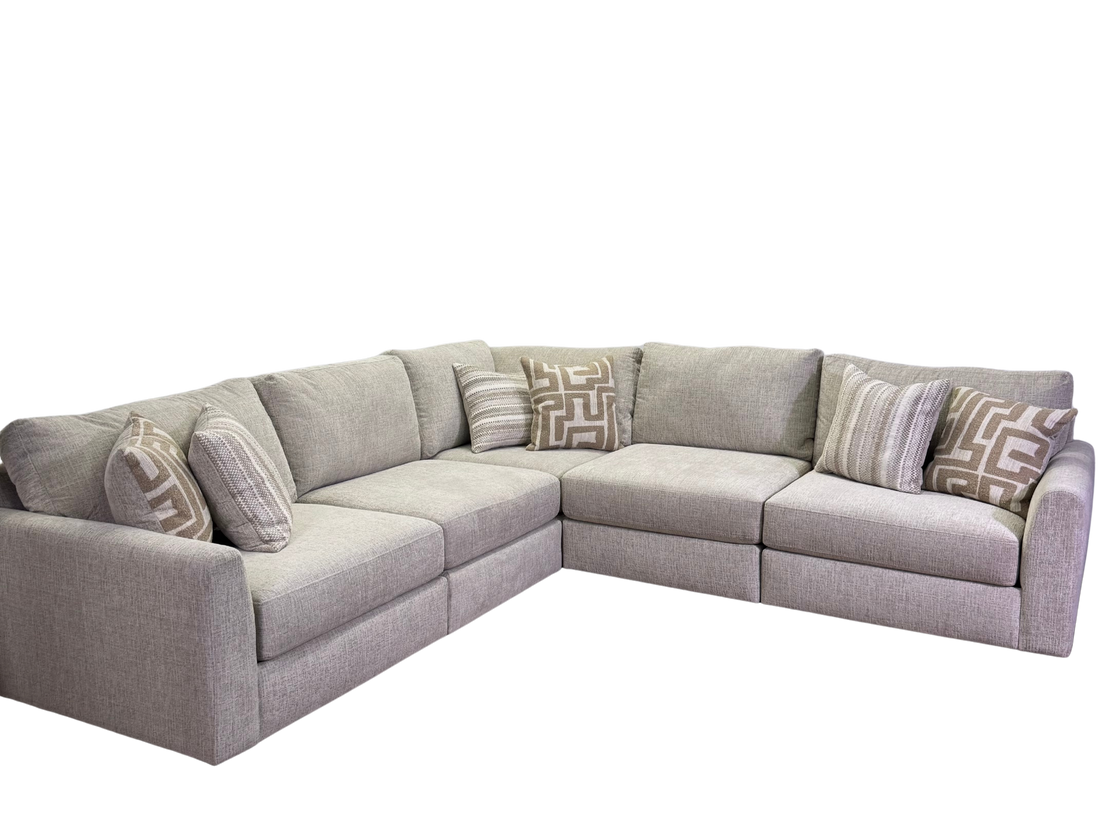 Avery Modular Sectional In Cream (Customizable)