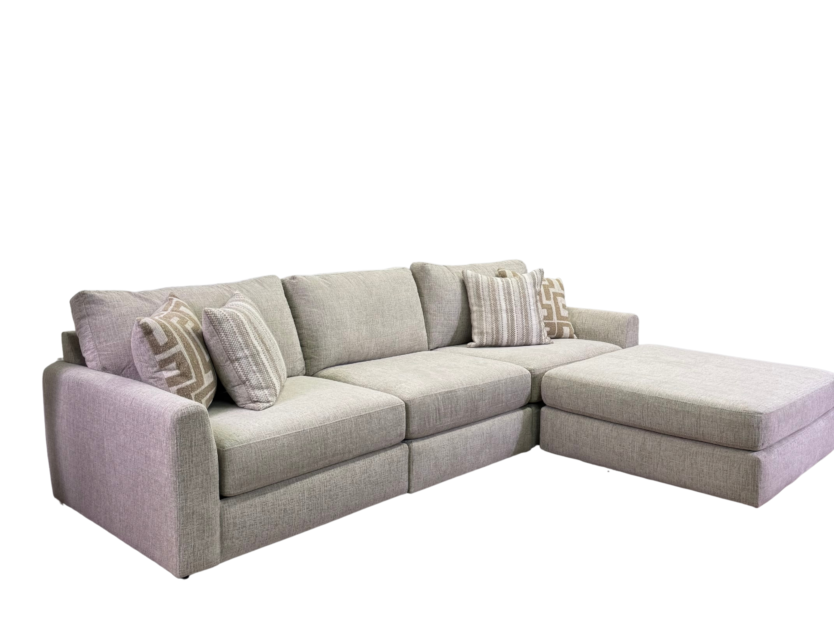 Avery Modular Sectional In Cream (Customizable)