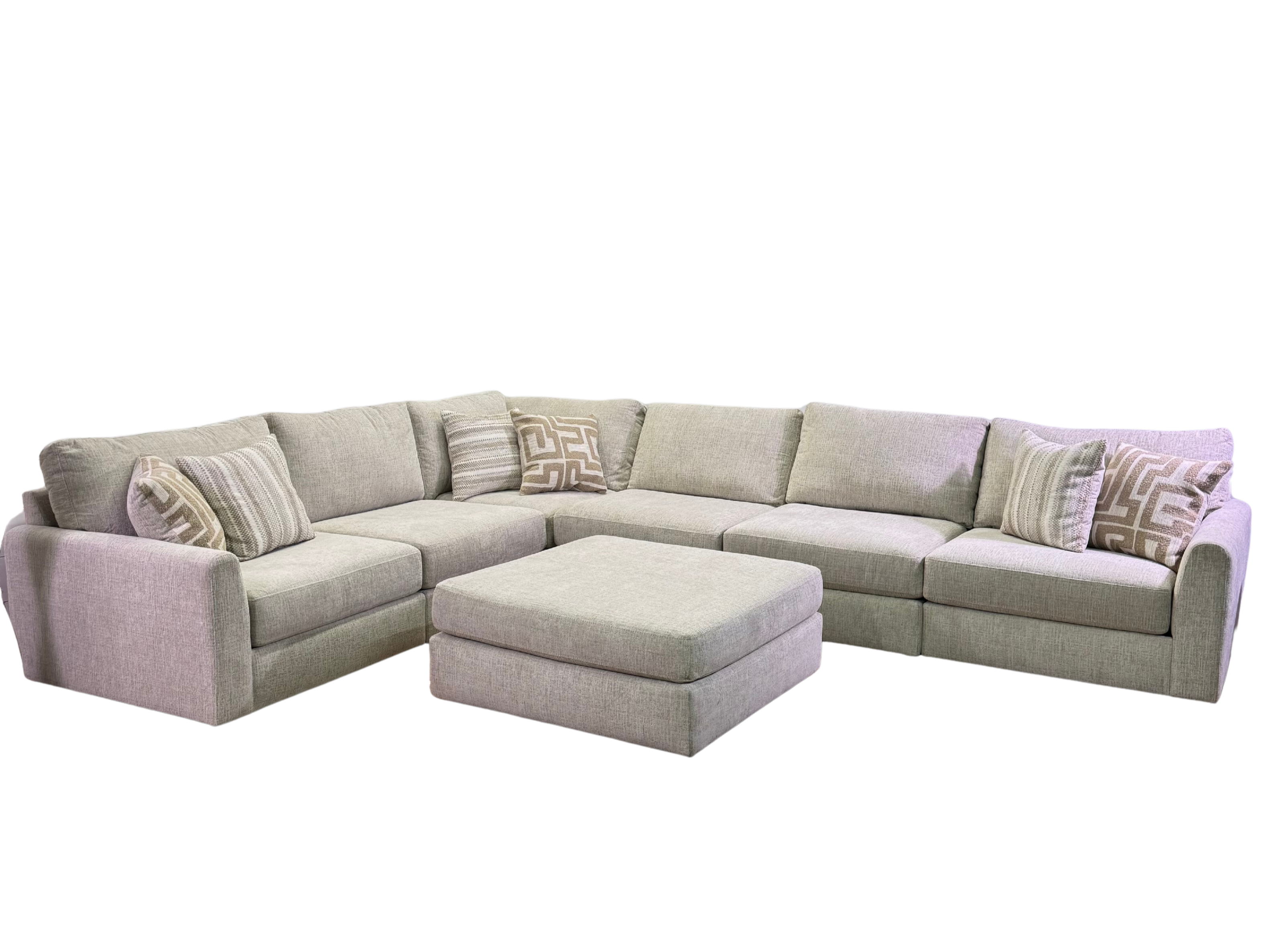 Avery Modular Sectional In Cream (Customizable)