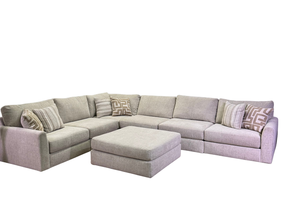 Avery Modular Sectional In Cream (Customizable)