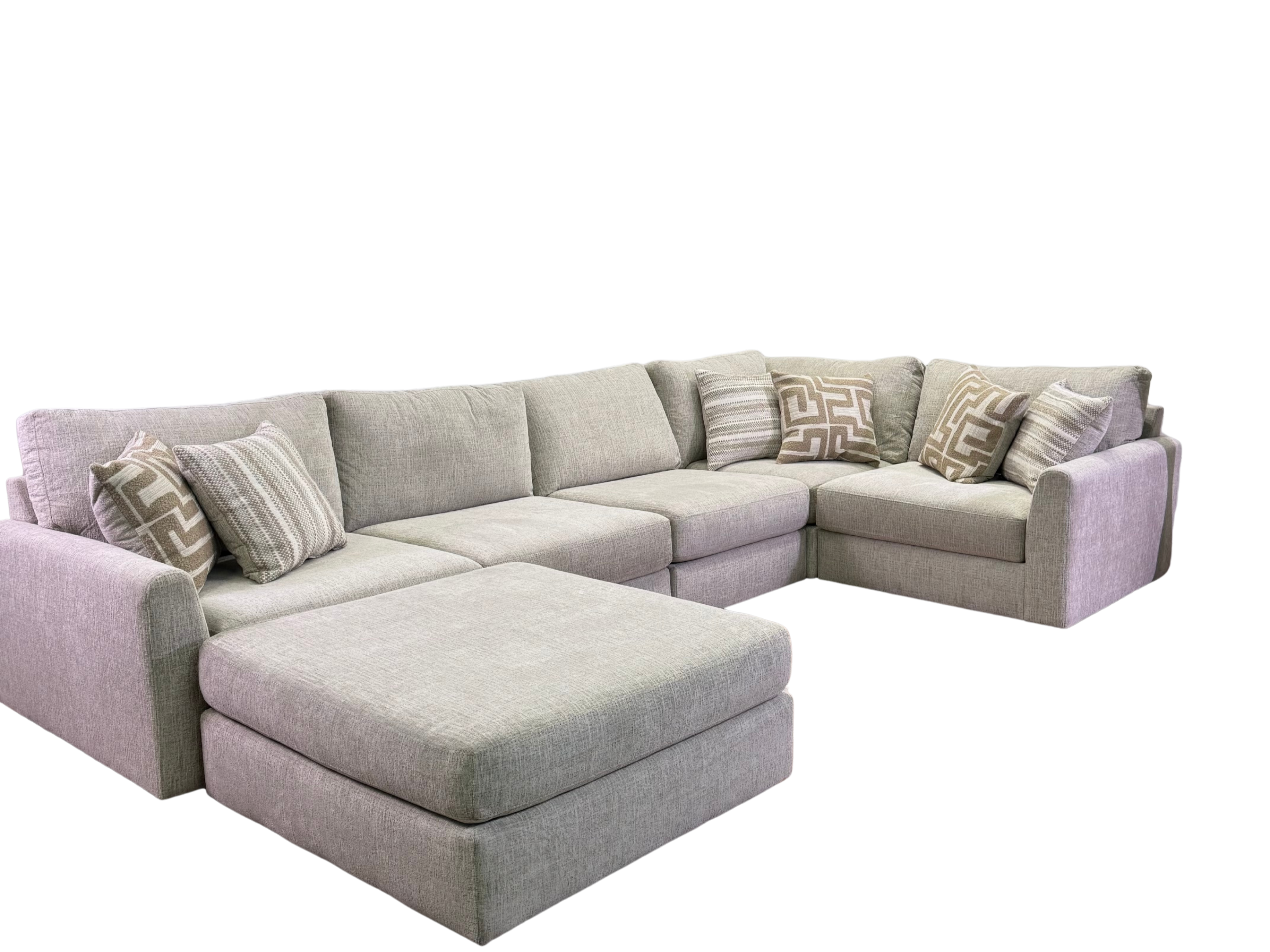 Avery Modular Sectional In Cream (Customizable)