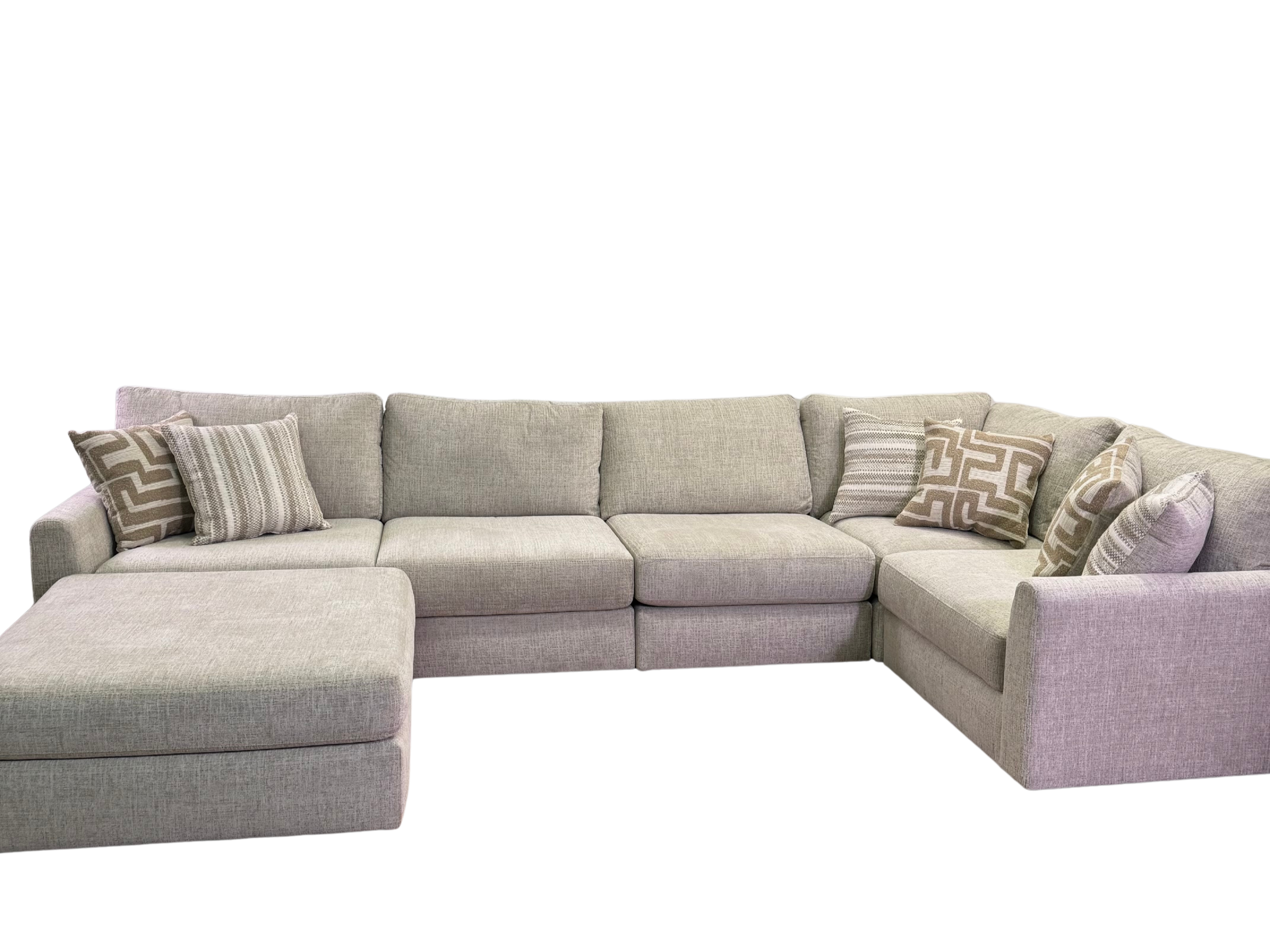Avery Modular Sectional In Cream (Customizable)