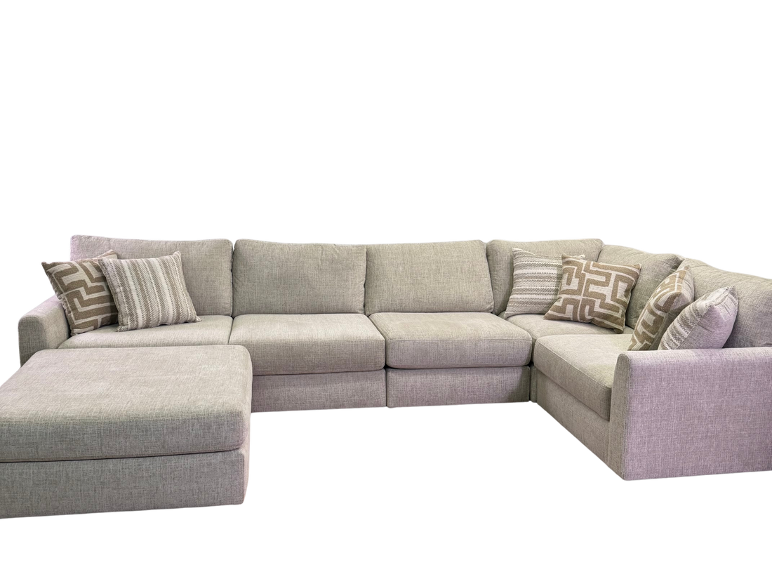 Avery Modular Sectional In Cream (Customizable)