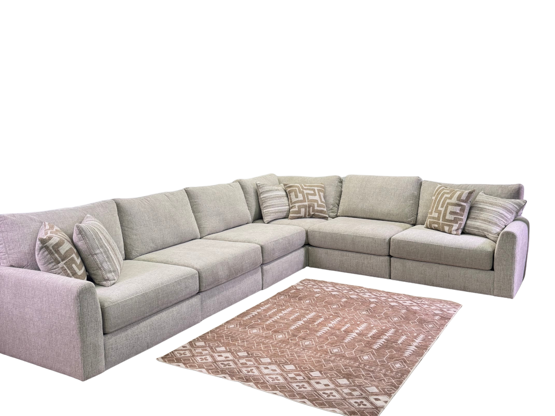 Avery Modular Sectional In Cream (Customizable)
