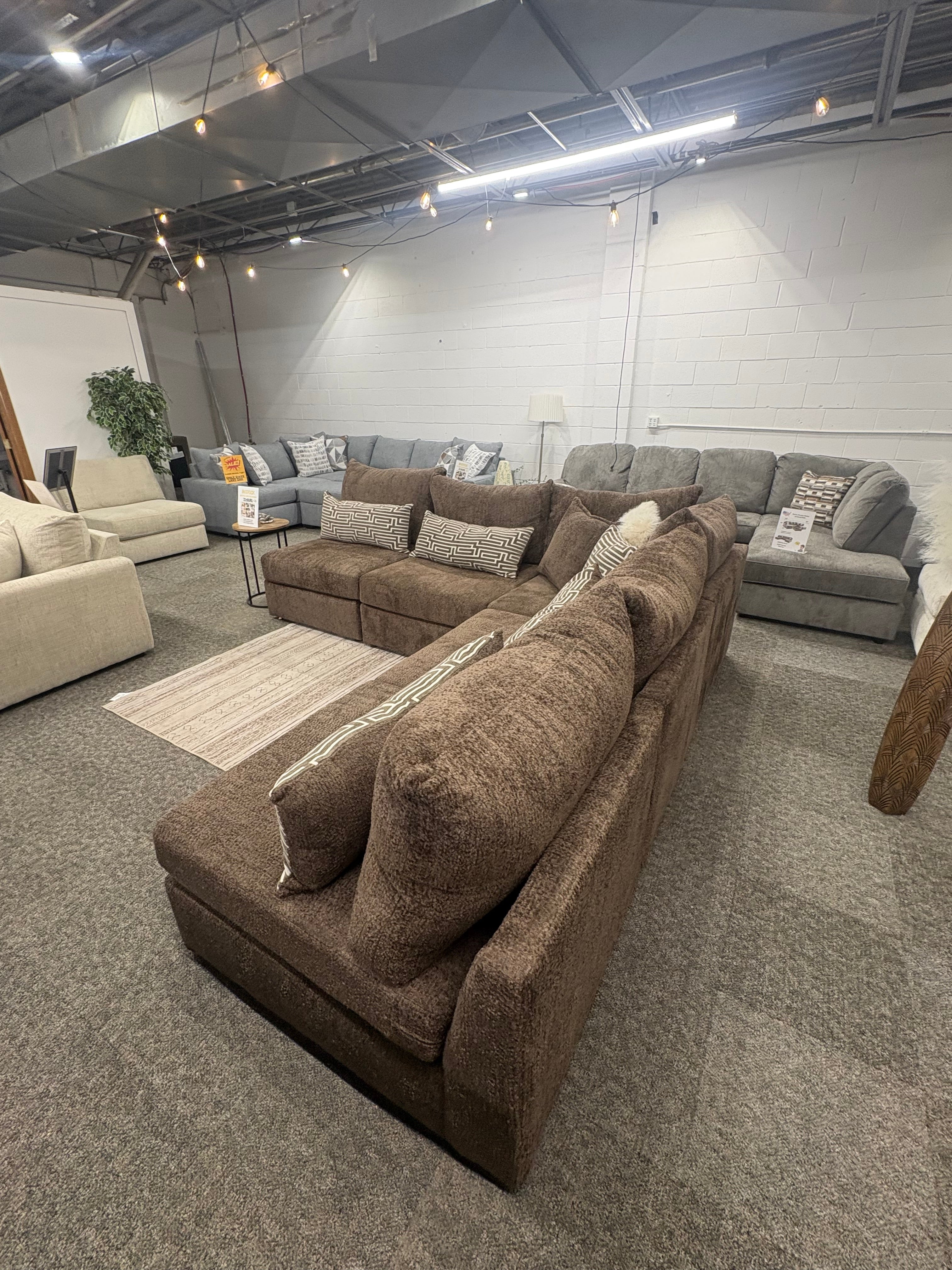🚨 CLEAROUT SPECIAL (FLOOR MODEL) Bennet Modular Chocolate 5 Piece Sectional Sofa