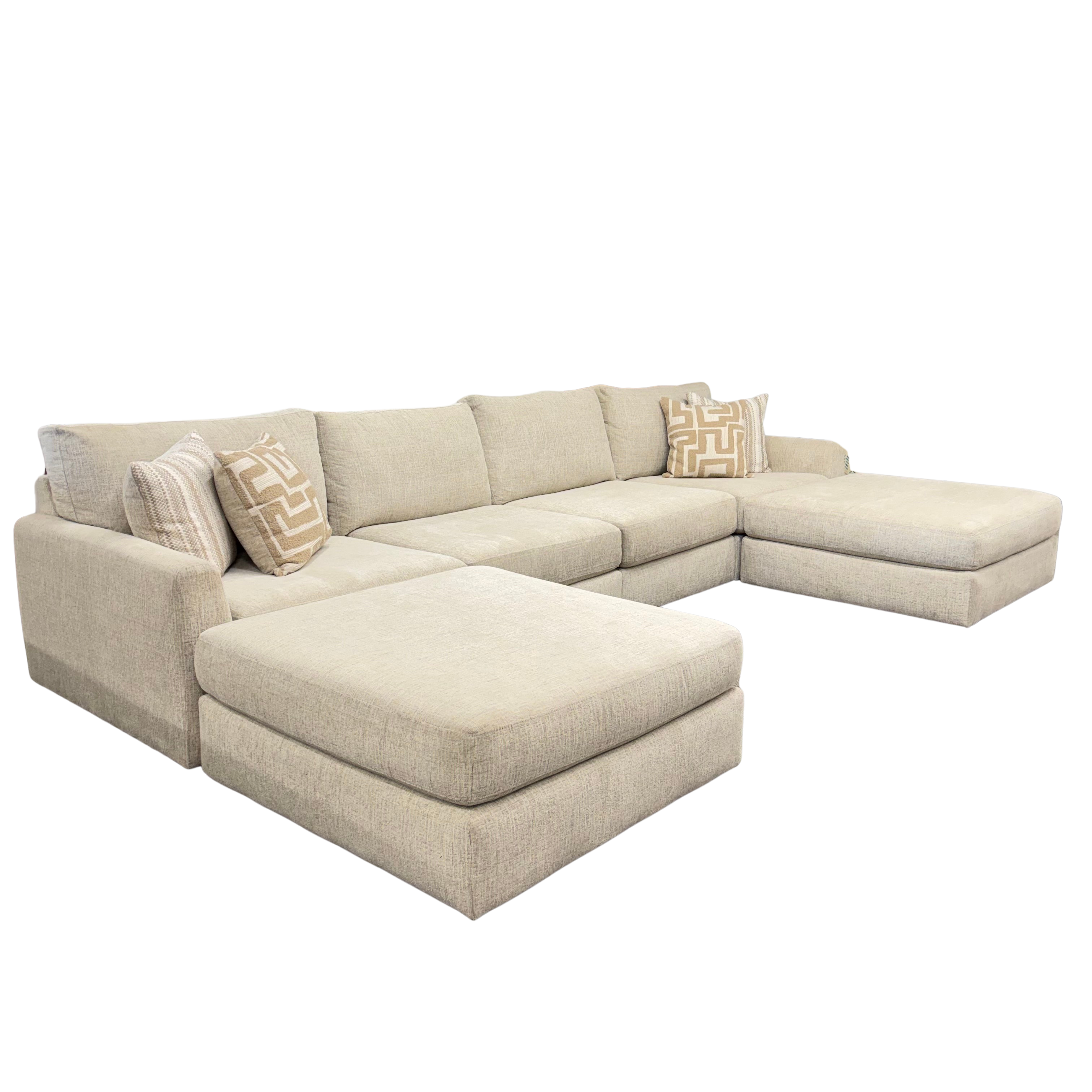 Avery Modular Sectional In Cream (Customizable)